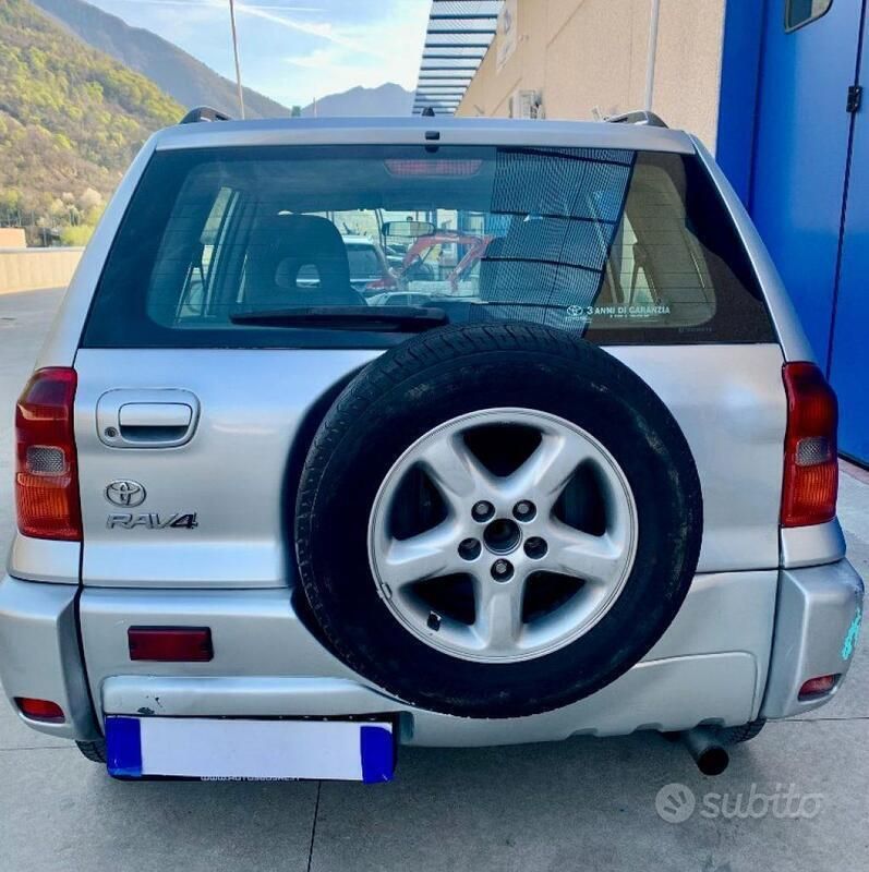 Usata Toyota RAV4 Sol 116 CV (85 kW) 2003 Argento metallizzato SUV