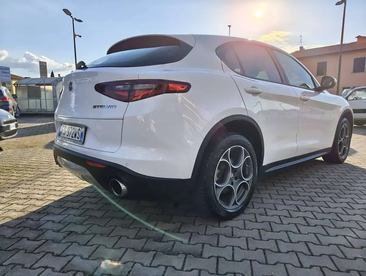 Usata Alfa Romeo Stelvio Super 201 CV (147 kW) 2017 Bianco SUV