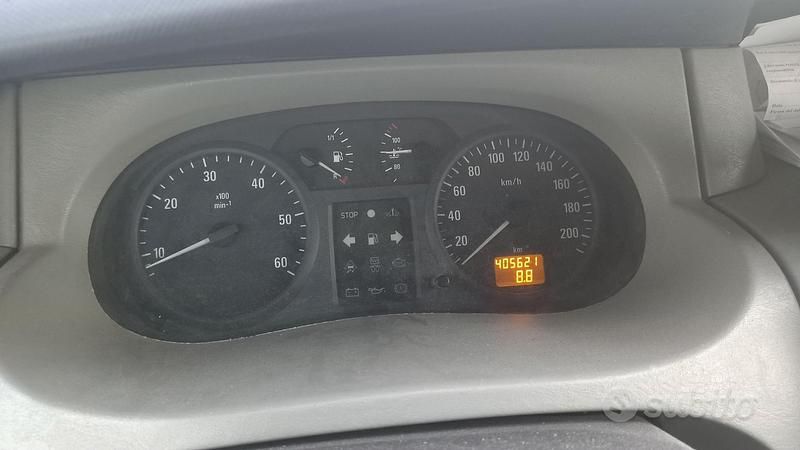 Usata Opel Vivaro 135 CV (99 kW) 2004 Grigio Monovolume