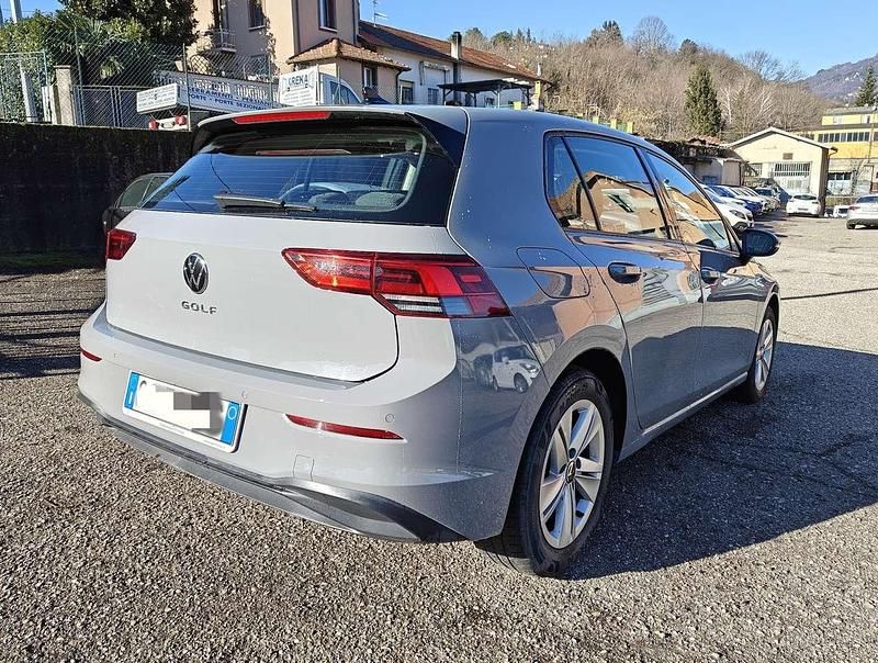 Usata VW Golf VIII Life 110 CV (80 kW) 2022 Grigio Berlina