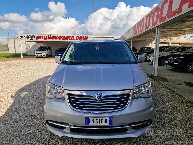 Usata Lancia Voyager Platinum 163 CV (119 kW) 2012 Grigio Monovolume