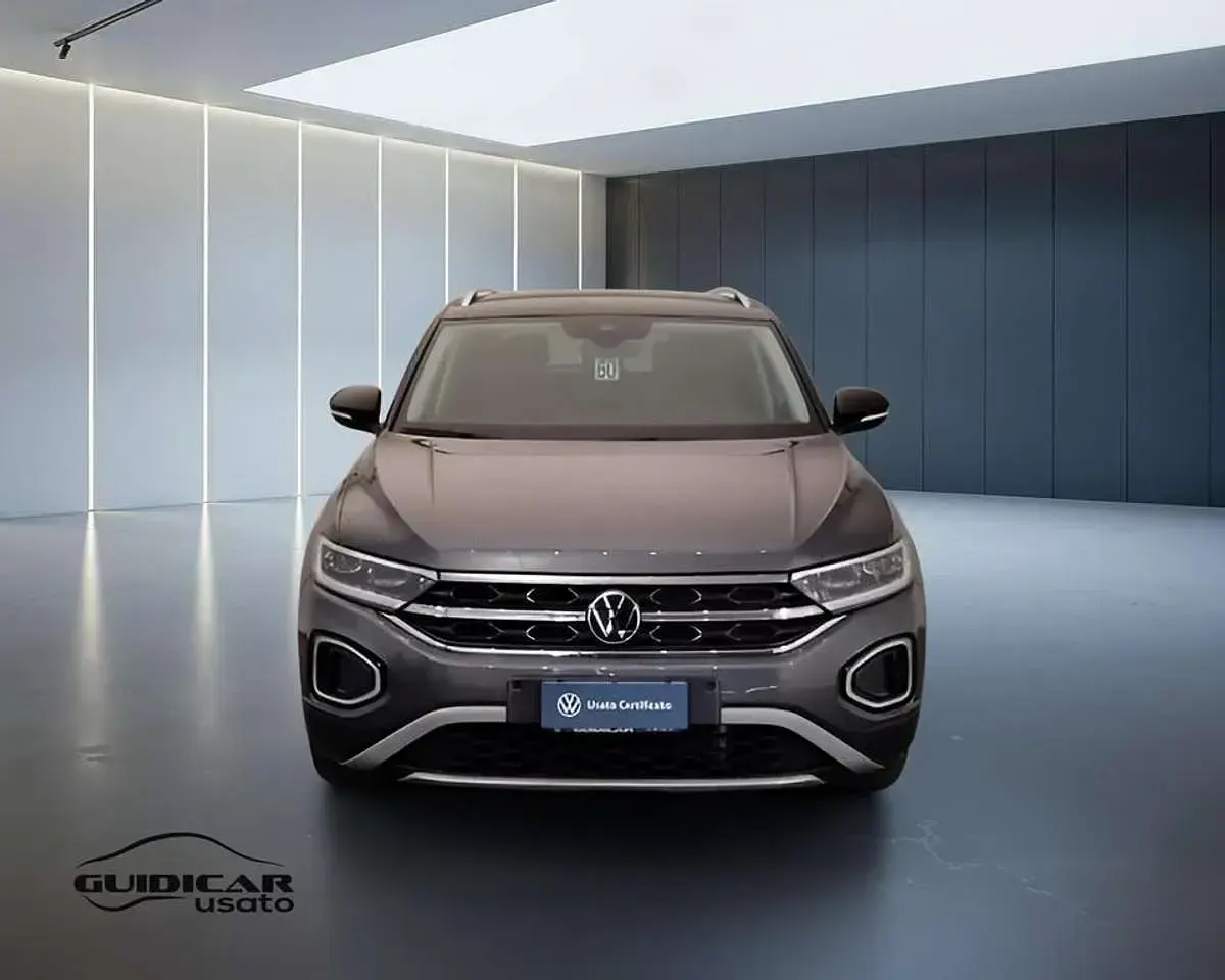 Usata VW T-Roc Style 110 CV (80 kW) 2023 Grigio metallizzato scuro SUV