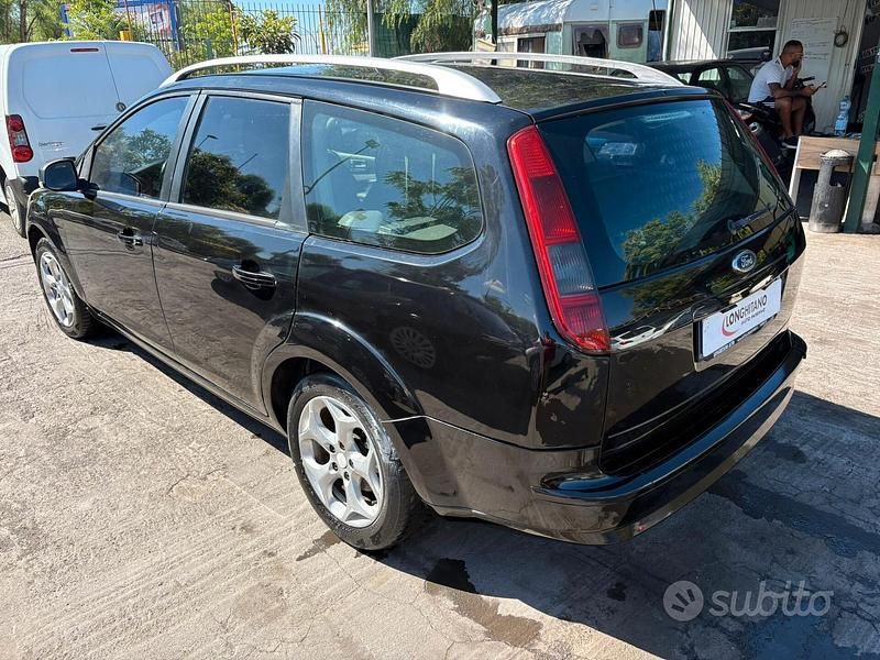 Usata Ford Focus 109 CV (80 kW) 2010 Nero Station wagon