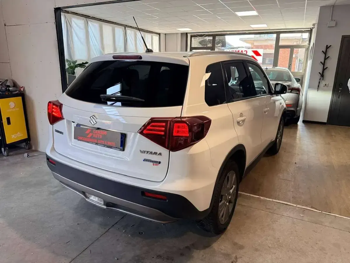 Usata Suzuki Vitara 129 CV (94 kW) 2020 Bianco SUV
