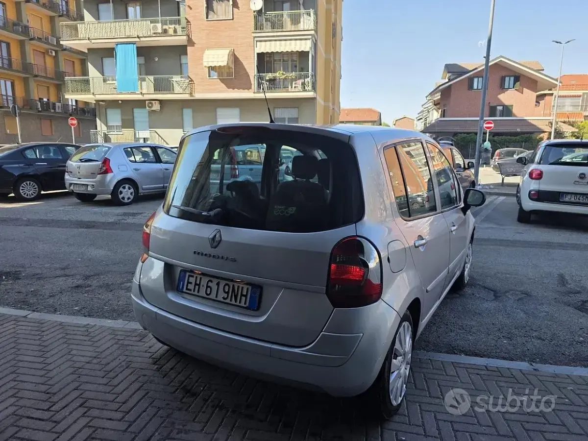 Usata Renault Modus Dynamique 75 CV (55 kW) 2010 Grigio Monovolume