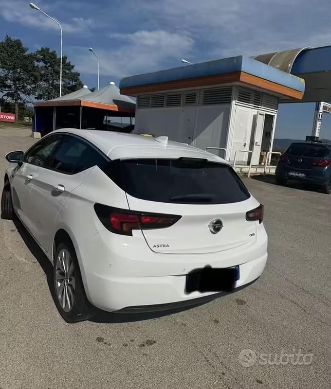 Usata Opel Astra 110 CV (80 kW) 2017 Bianco Berlina