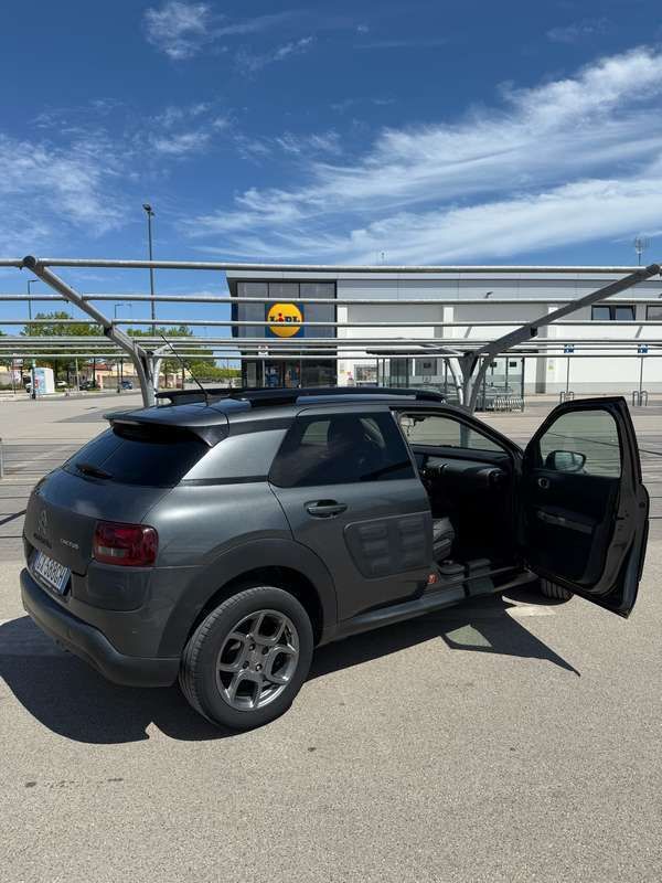 Usata 2016 Citroën C4 Cactus Business Class Due volumi | 9999 € (Buon prezzo) - Immagine 1/4