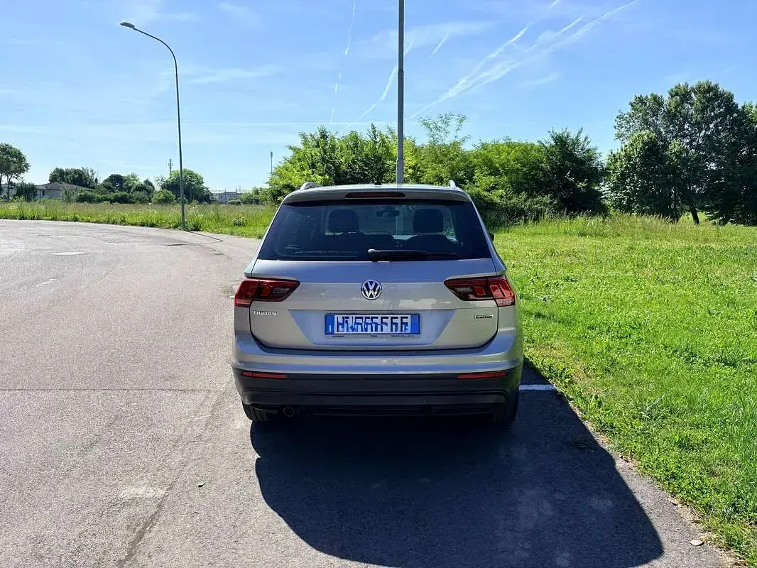 Usata VW Tiguan Business 150 CV (110 kW) 2018 Grigio SUV
