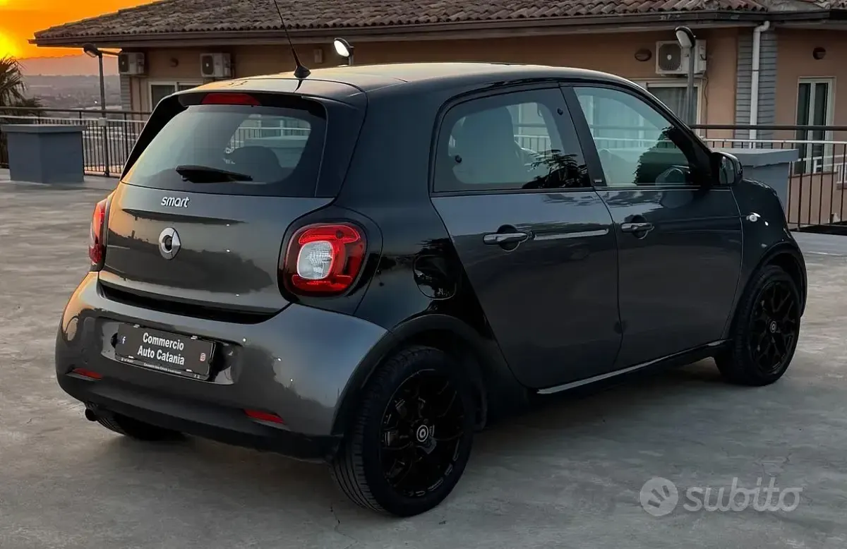 Usata Smart ForFour 71 CV (52 kW) 2016 Grigio Utilitaria