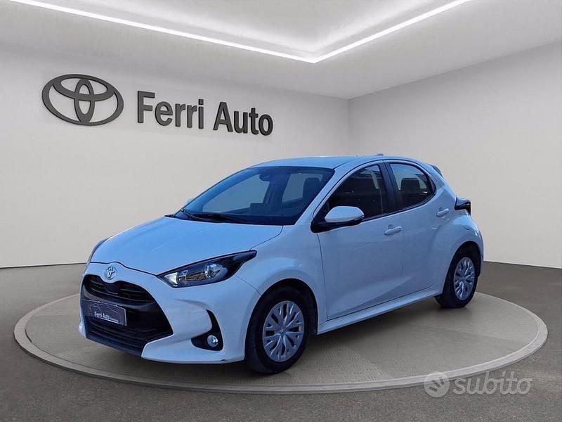Usata Toyota Yaris Active 72 CV (52 kW) 2023 Super white Utilitaria