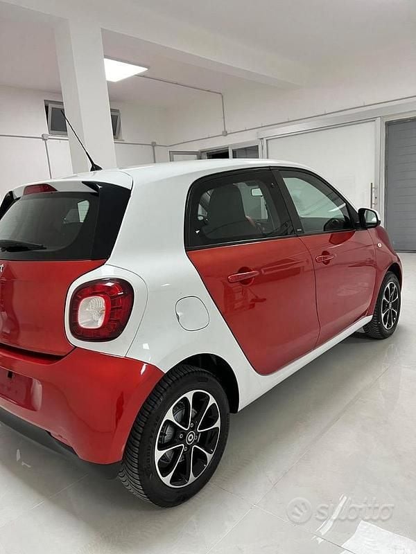 Begagnad Smart ForFour 71 HK (52 kW) 2015 Röd Halvkombi