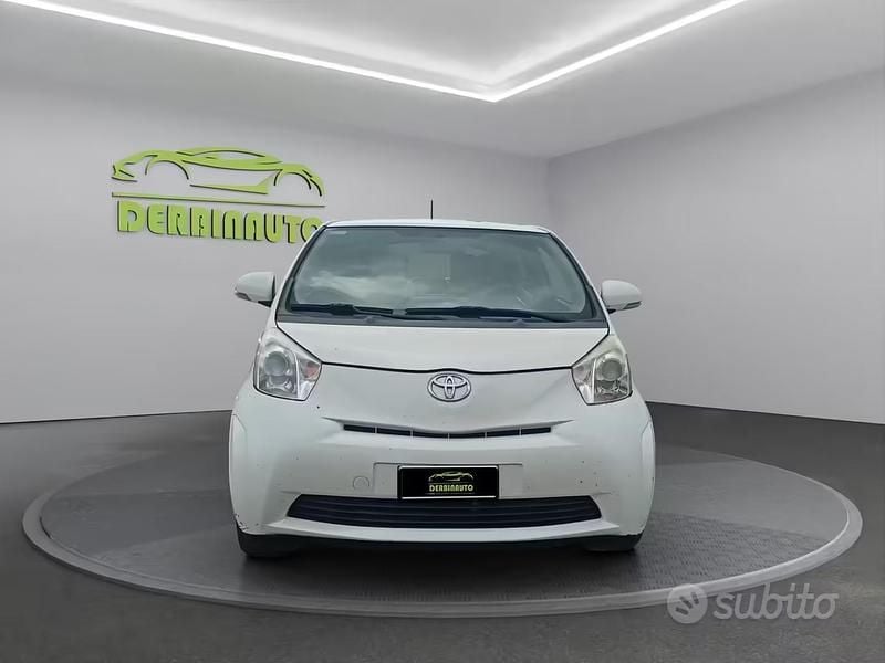Usata Toyota iQ Lounge 67 CV (49 kW) 2013 Bianco Utilitaria