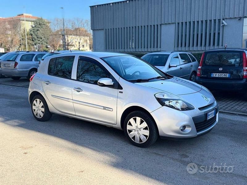 Usata Renault Clio II 75 CV (55 kW) 2011 Grigio Berlina