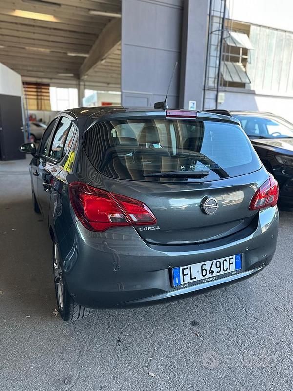 Usata Opel Corsa 90 CV (66 kW) 2017 Grigio Utilitaria
