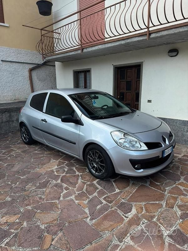 Usata Renault Clio III 75 CV (55 kW) 2007 Utilitaria