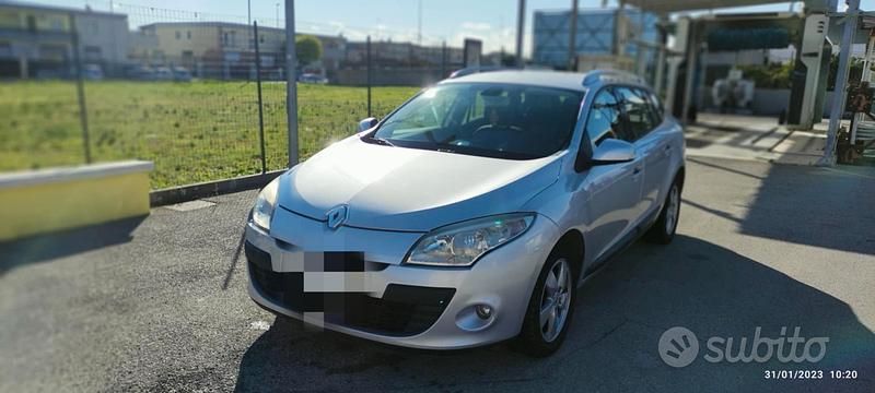Grigio Usata 2010 Renault Mégane GrandTour Station wagon | 3500 € (Buon prezzo) - Immagine 1/4