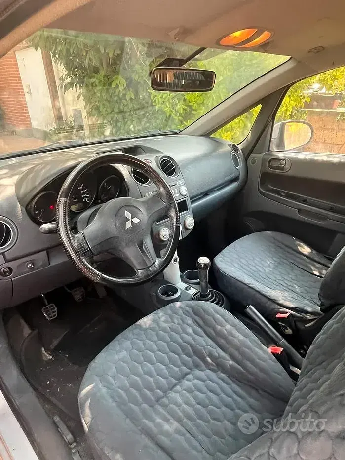 Usata Mitsubishi Colt 75 CV (55 kW) 2009 Grigio Utilitaria