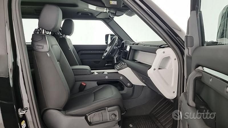 Usado Land Rover Defender S 250 HP (183 kW) 2025 Preto SUV