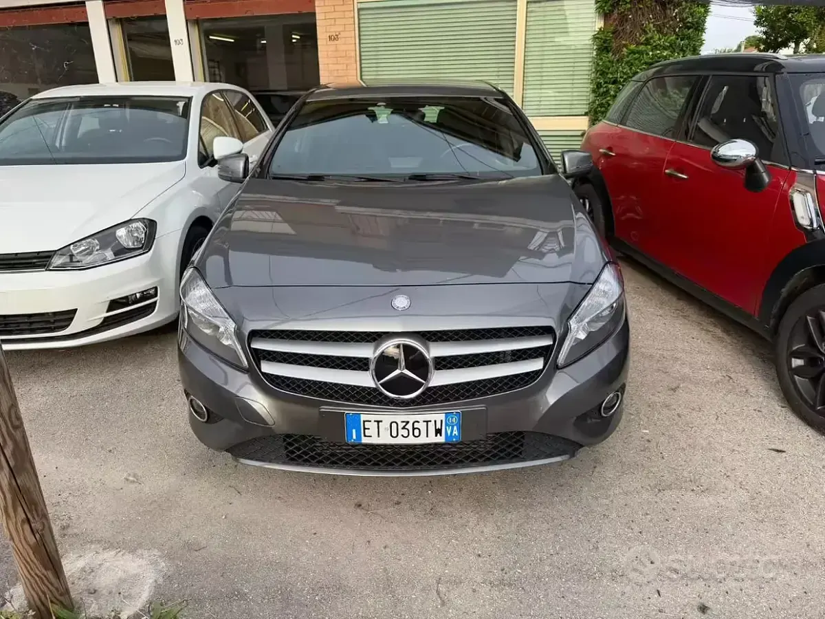 Usata Mercedes A180 Premium 109 CV (80 kW) 2014 Grigio Berlina