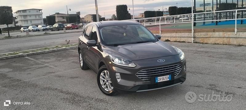 Usata Ford Kuga 120 CV (88 kW) 2021 Grigio SUV