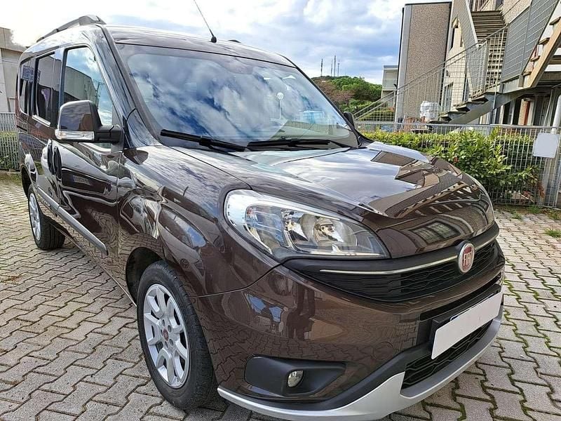 Bronzo bronzino metallizzato Usata 2016 Fiat Doblò Trekking Monovolume | 13.890 € (Buon prezzo) - Immagine 1/4