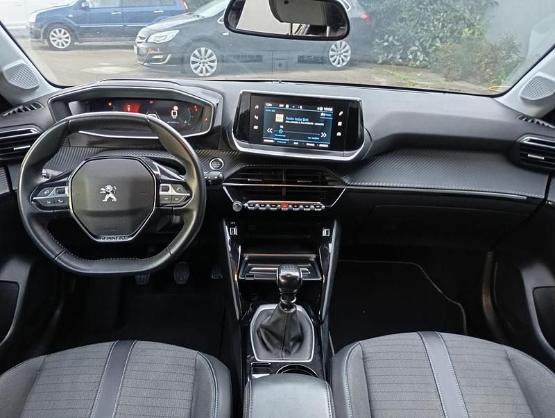 Usata Peugeot 208 Allure 100 CV (73 kW) 2022 Nero Utilitaria