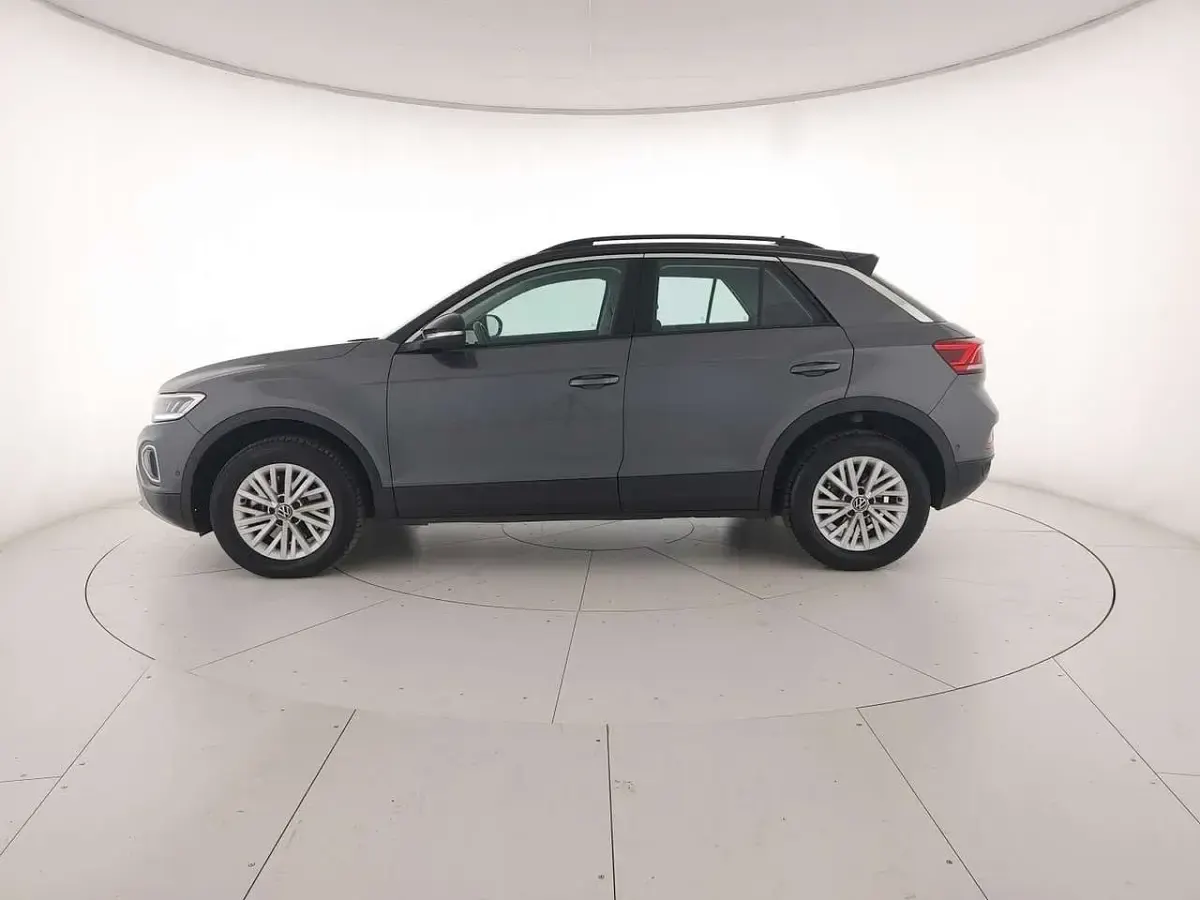 Usata VW T-Roc Life 150 CV (110 kW) 2025 Indium grey metallizzato nero SUV