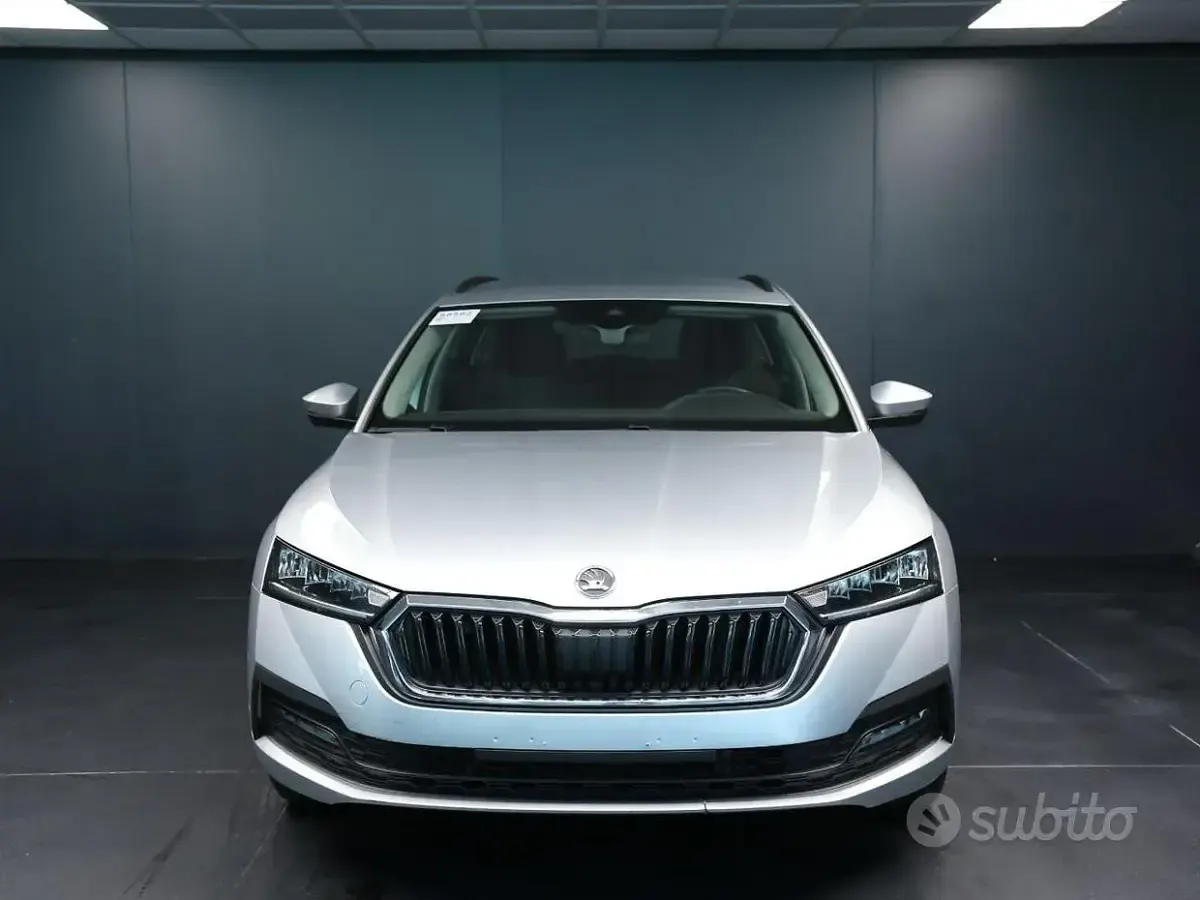 Usata Skoda Octavia Executive 116 CV (85 kW) 2024 Grigio Station wagon