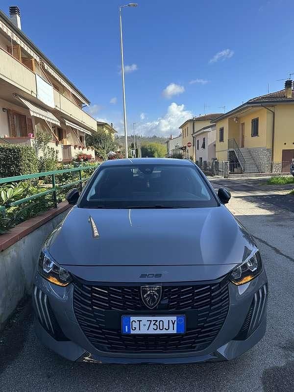 Usata Peugeot 208 Allure 101 CV (74 kW) 2024 Utilitaria