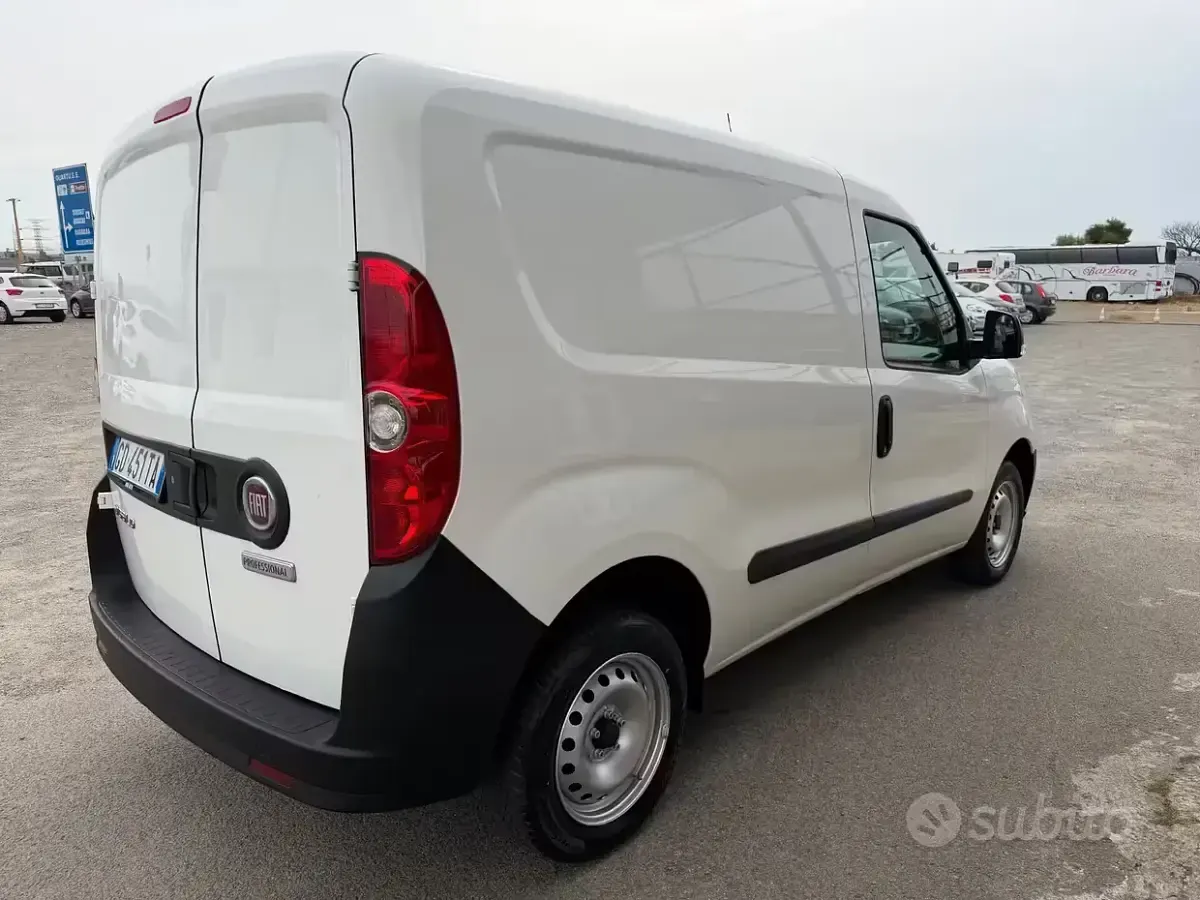 Usata Fiat Doblò 95 CV (69 kW) 2021 Bianco Monovolume