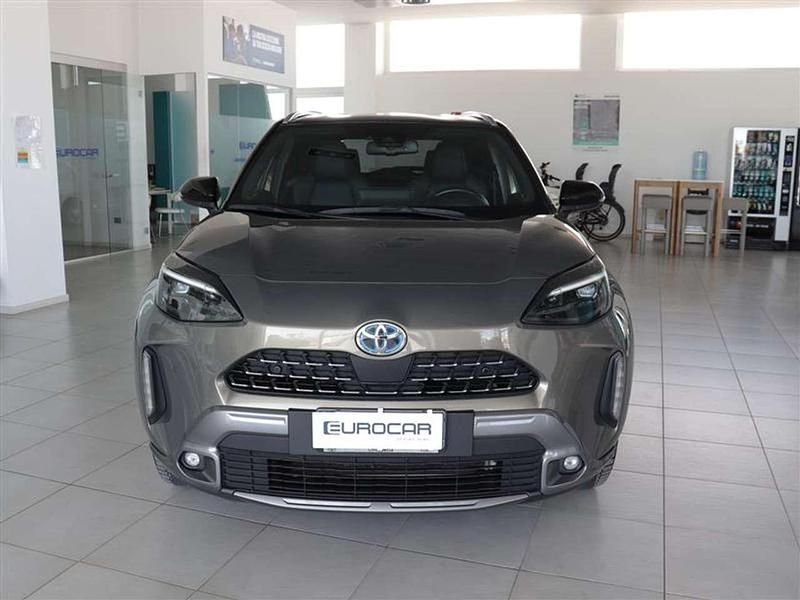 Usata Toyota Yaris Cross 92 CV (67 kW) 2022 Verde / green SUV