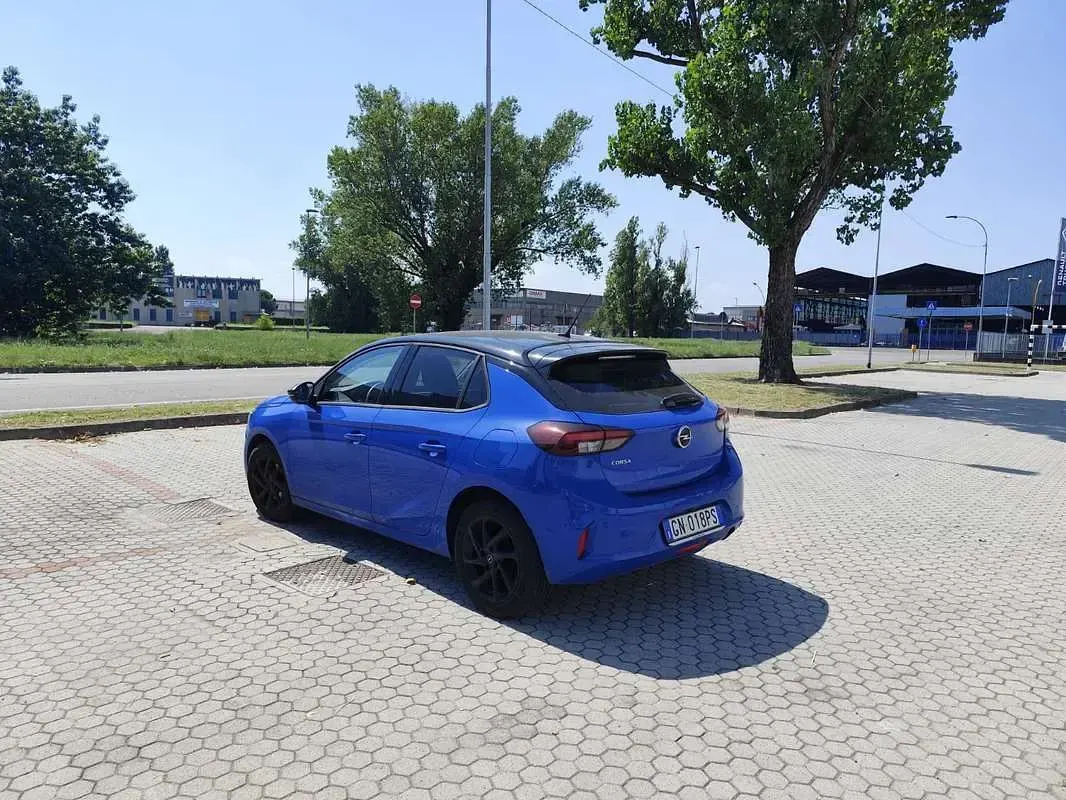 Usata Opel Corsa Design & Tech 101 CV (74 kW) 2023 Bluazzurro Utilitaria