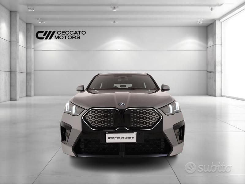 Nuova BMW iX2 M Sport 279 kW (380 CV) 2025 Grigio SUV