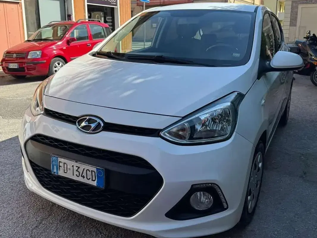 Usata Hyundai i10 Comfort 67 CV (49 kW) 2016 Bianco Utilitaria