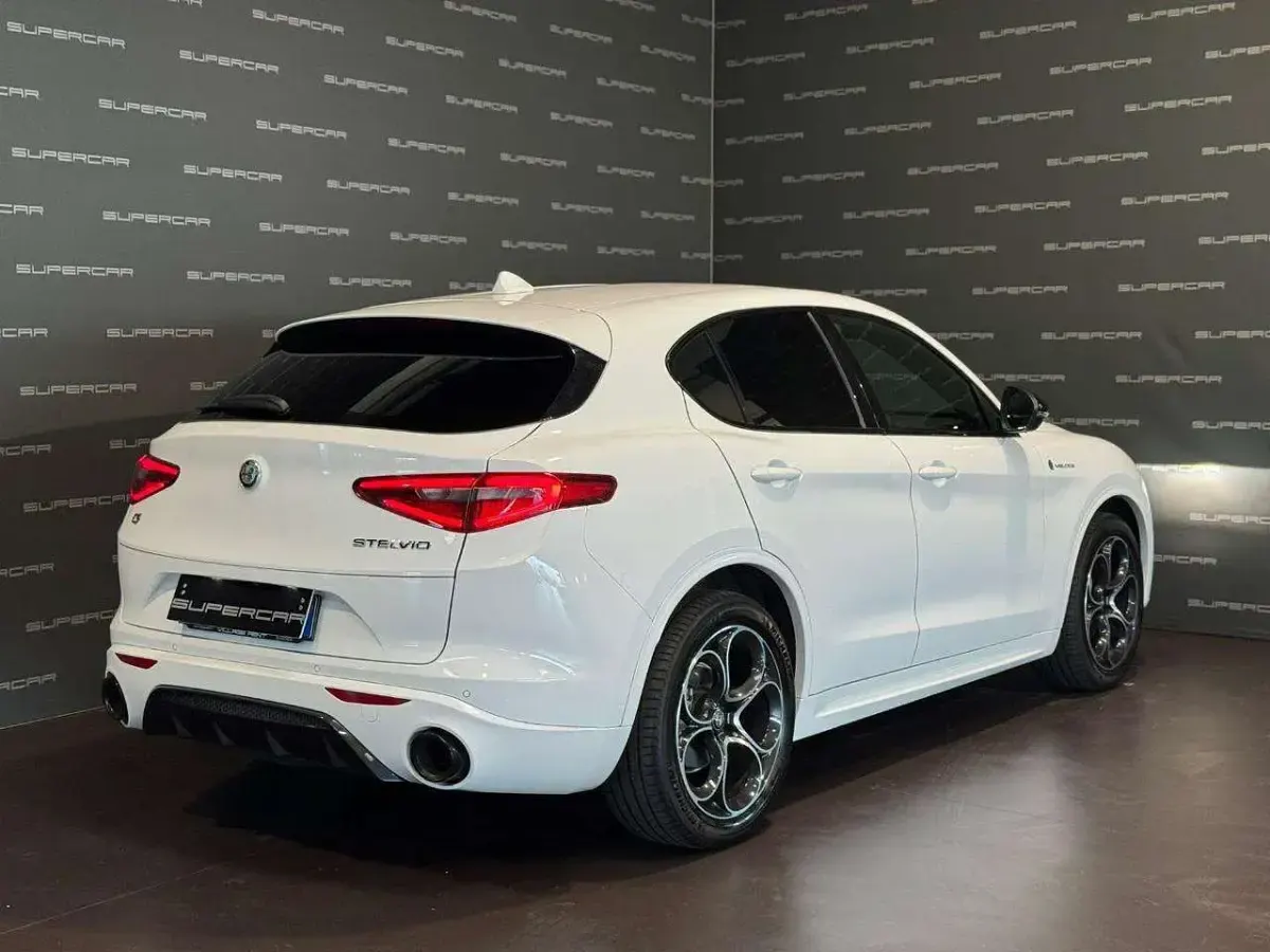 Usata Alfa Romeo Stelvio Veloce 209 CV (153 kW) 2023 Bianco SUV