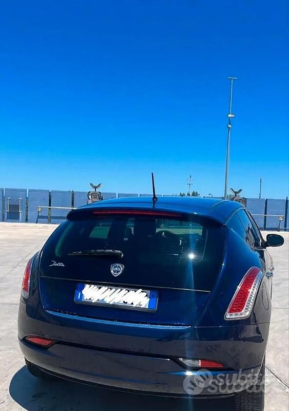 Usata Lancia Delta 120 CV (88 kW) 2012 Blu/azzurro Utilitaria