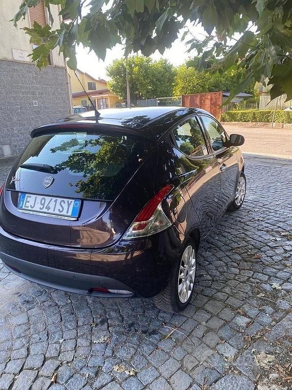 Usata Lancia Ypsilon 95 CV (69 kW) 2011 Utilitaria