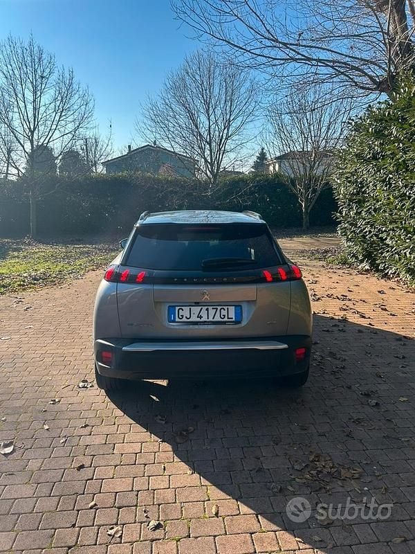 Usata Peugeot e-2008 GT-line 100 kW (136 CV) 2022 Grigio SUV