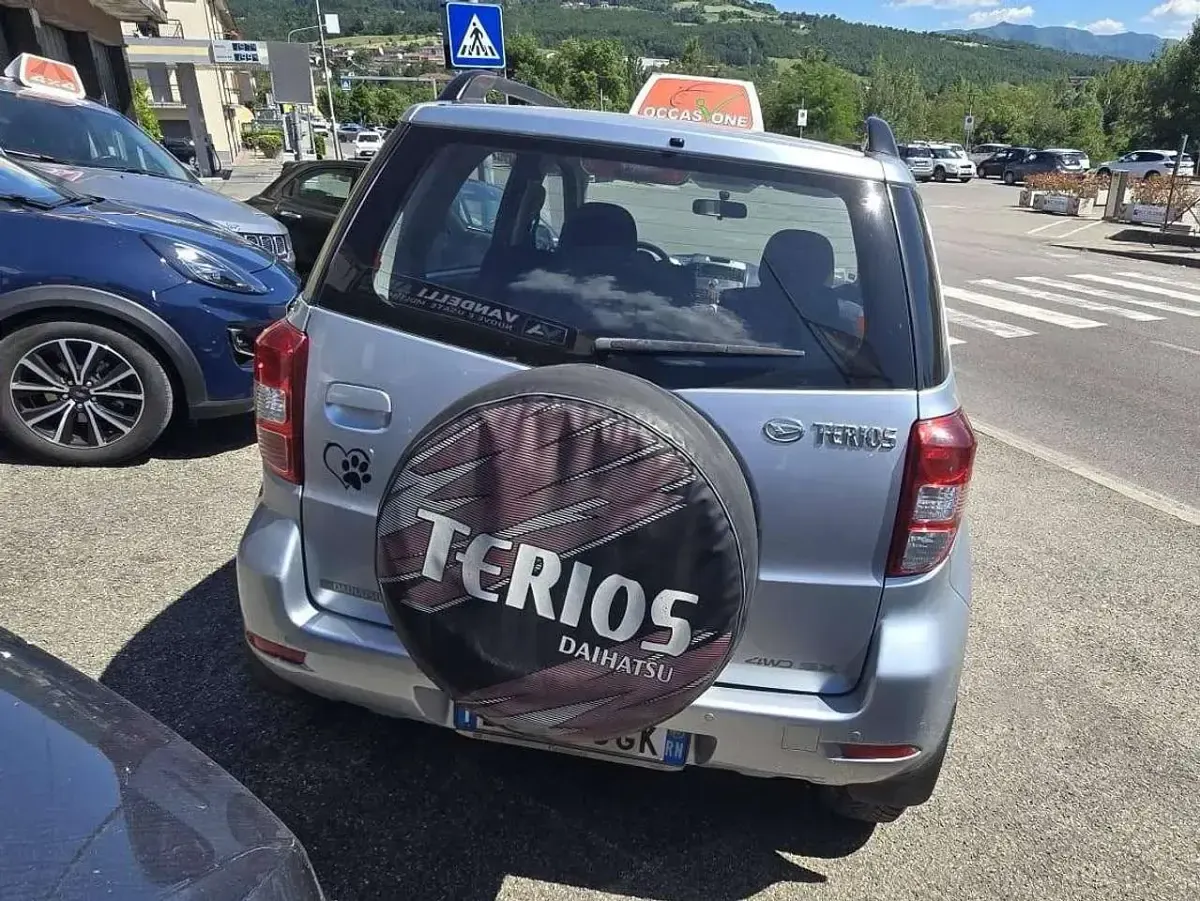 Usata Daihatsu Terios 86 CV (63 kW) 2007 Argento SUV
