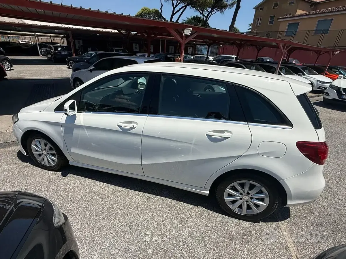 Usata Mercedes B180 Premium 109 CV (80 kW) 2015 Bianco Utilitaria