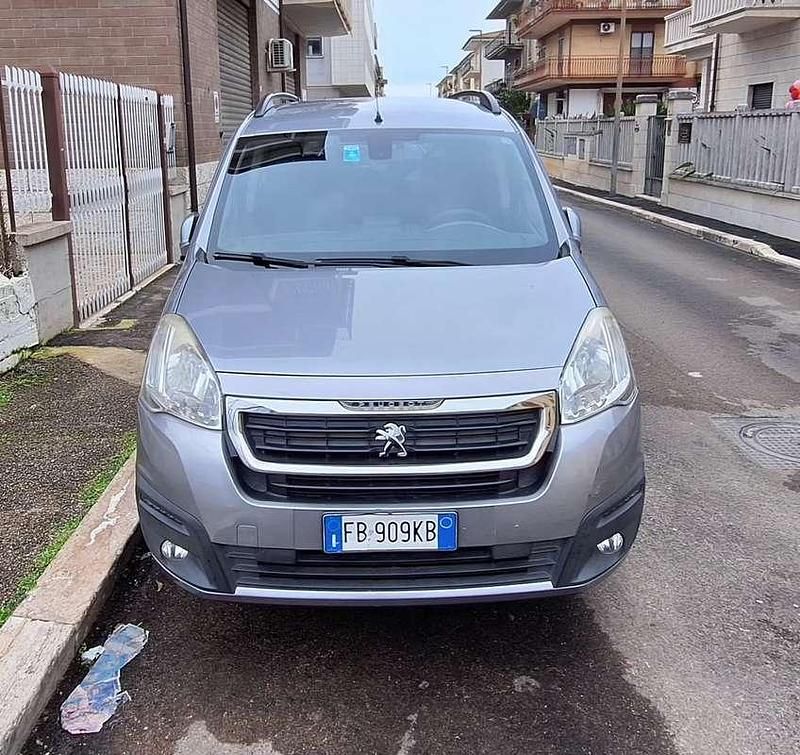 Usata Peugeot TePee Active 120 CV (88 kW) 2015 Station wagon