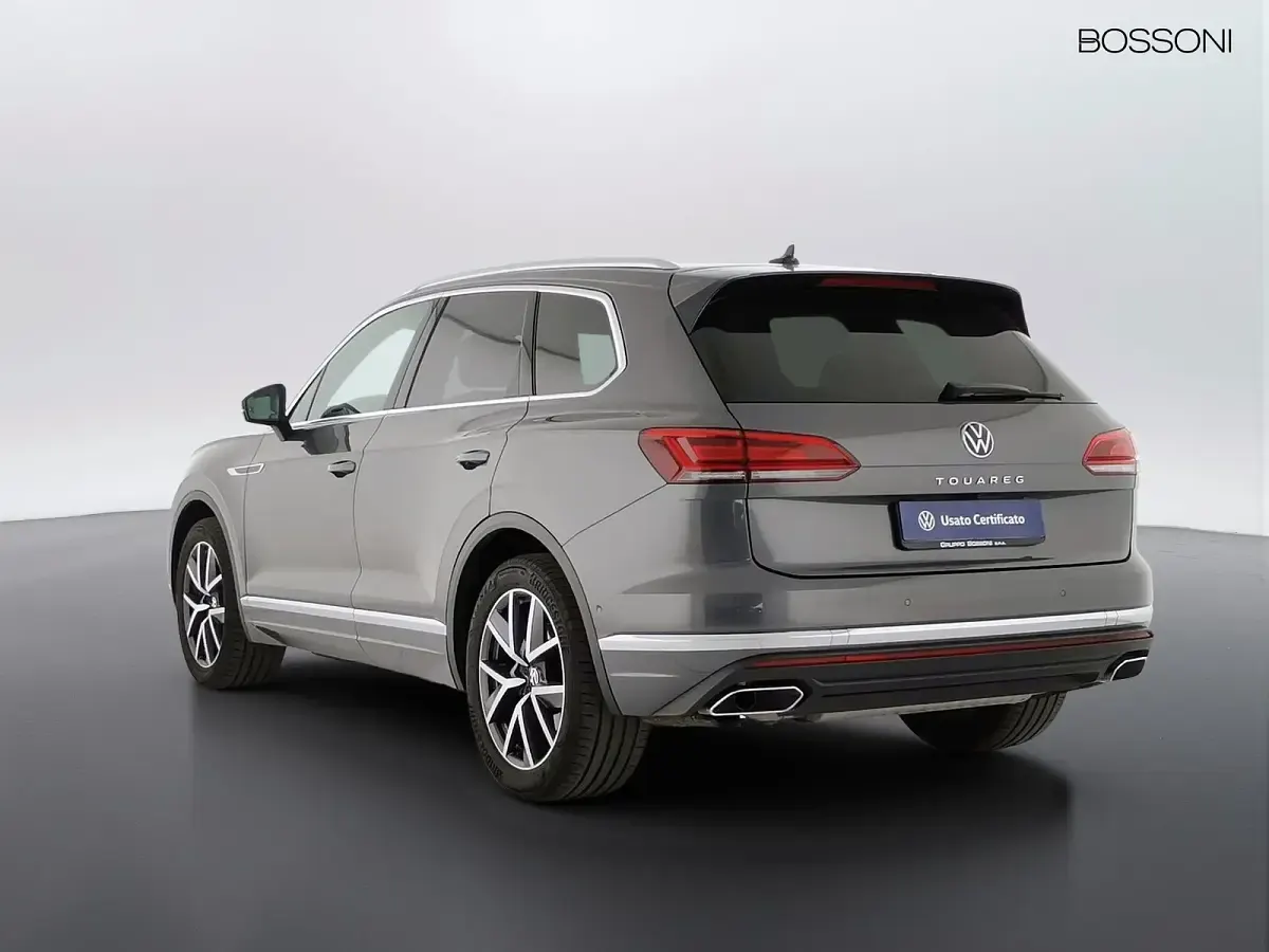 Usata VW Touareg Elegance 231 CV (169 kW) 2023 Grigio SUV