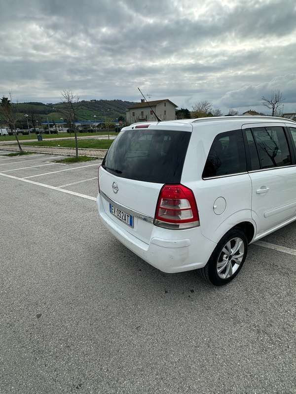 Usata Opel Zafira 150 CV (110 kW) 2014 Bianco Monovolume