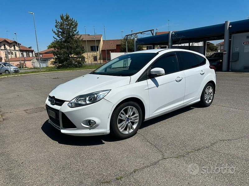 Usata Ford Focus 115 CV (84 kW) 2011 Bianco Berlina