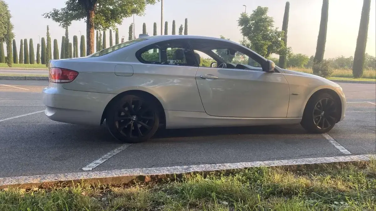 Usata BMW 320 Lifestyle 177 CV (130 kW) 2010 Berlina