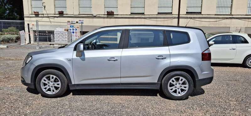 Grigio Usata 2011 Chevrolet Orlando LT Monovolume | 4000 € (Super prezzo) - Immagine 1/4
