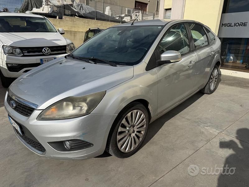 Usado Ford Focus 90 HP (66 kW) 2009 Cinzento Sedan