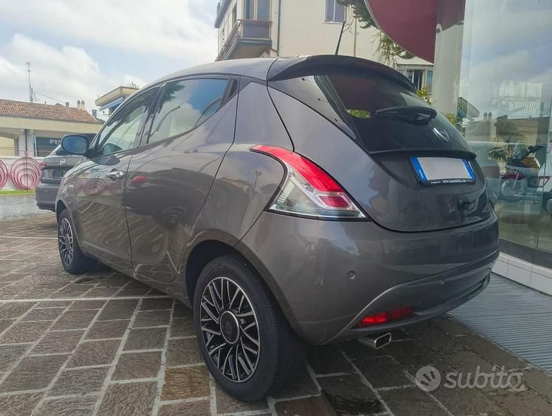 Usata Lancia Ypsilon S 69 CV (50 kW) 2024 Grigio Utilitaria