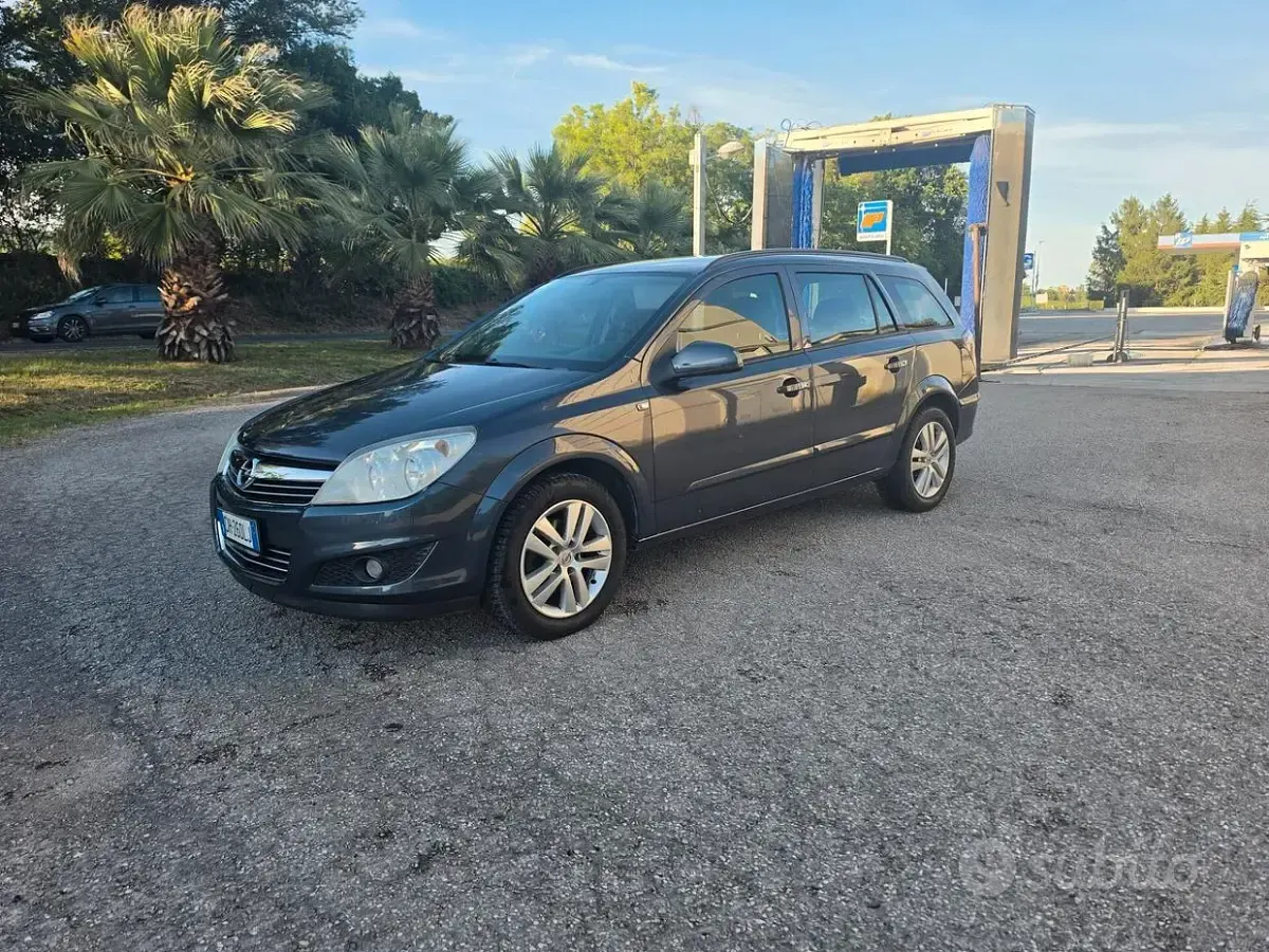 Usata Opel Astra Enjoy 101 CV (74 kW) 2008 Grigio Station wagon