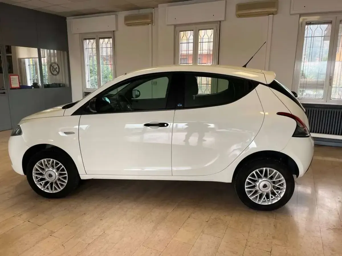 Usata Lancia Ypsilon 86 CV (63 kW) 2018 Pastello Utilitaria